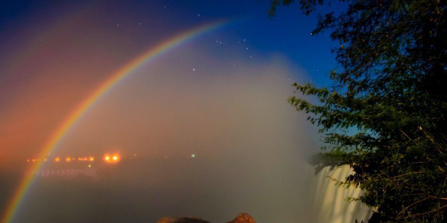 Victoria Falls Moonbow