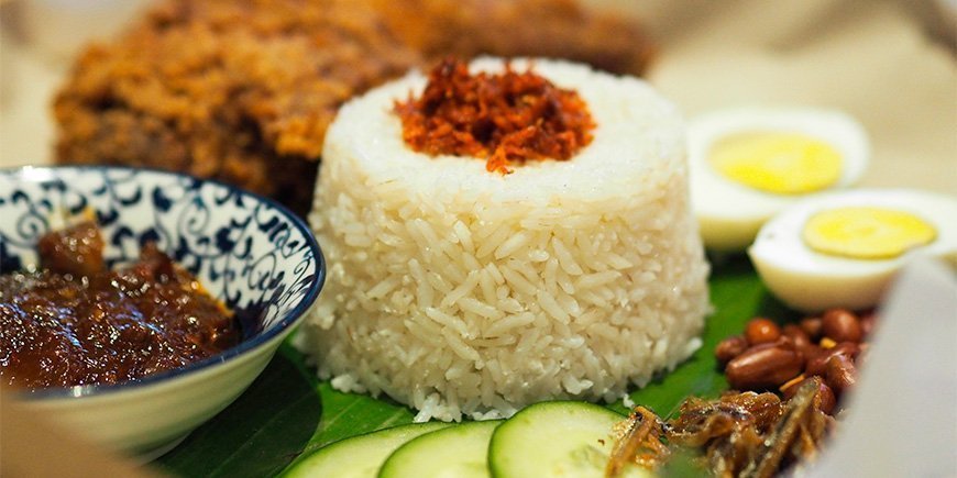 Nasi Lemak Gericht in Kuala Lumpur