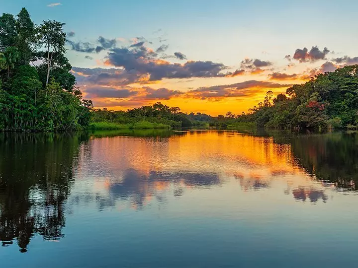 Sonnenuntergang über dem Amazonas