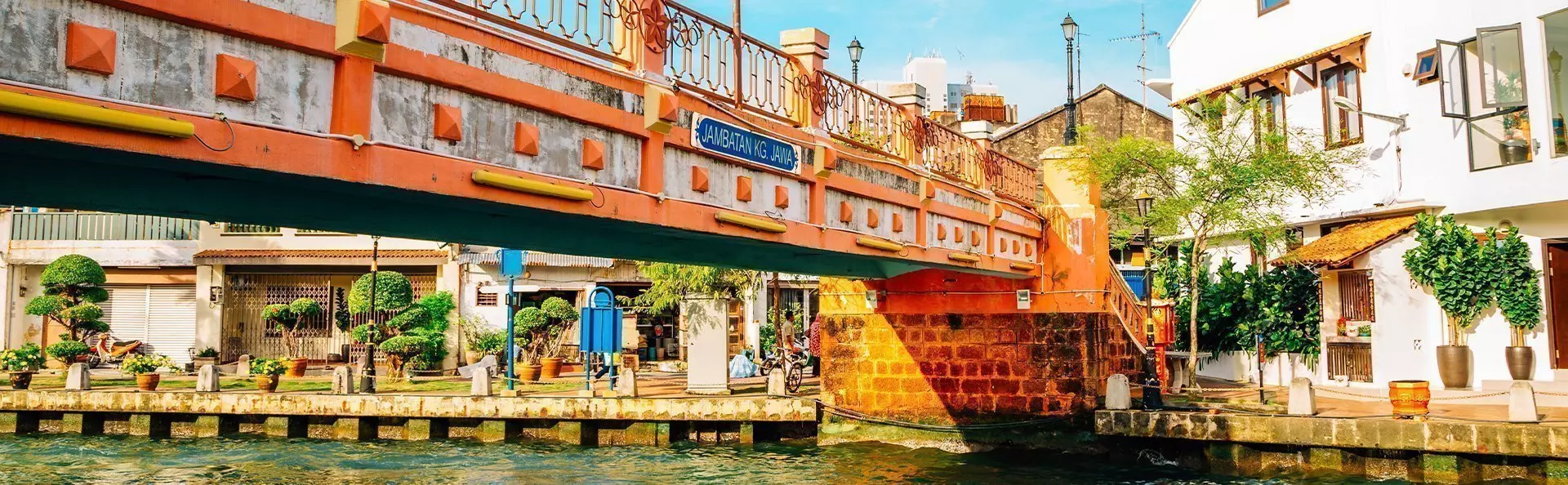 Rosa Brücke in der Stadt Melaka, Malaysia