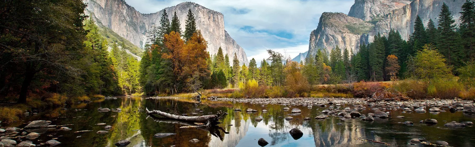 El Capitan und Merced River im Yosemite-Nationalpark in den Herbstfarben