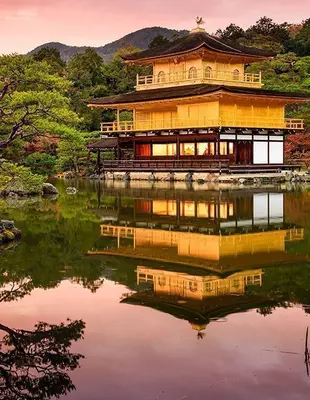 Goldener-Pavillon-Tempel, Kinkaku-ji, in Kioto, Japan