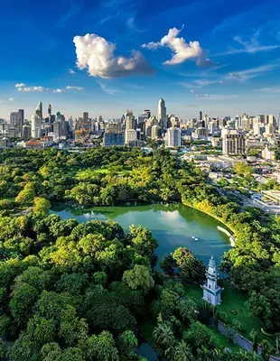 Blick auf Bangkok vom Lumpini Park, Thailand
