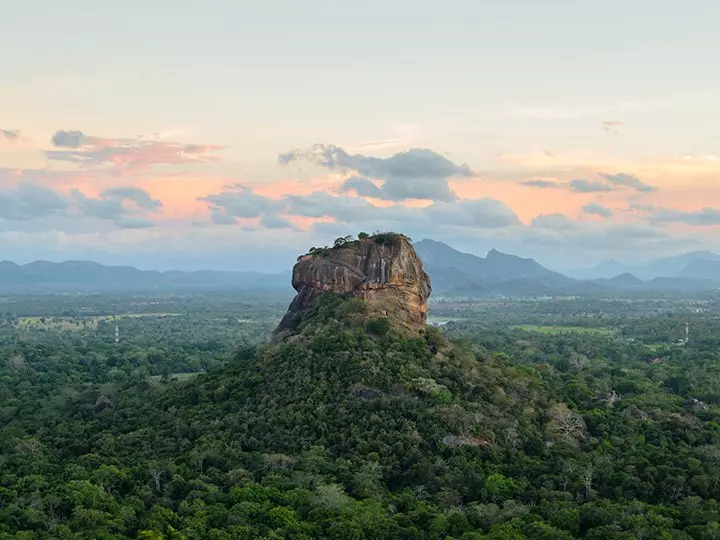 Bild von Sigiriya in Sri Lanka im Licht des Sonnenuntergangs